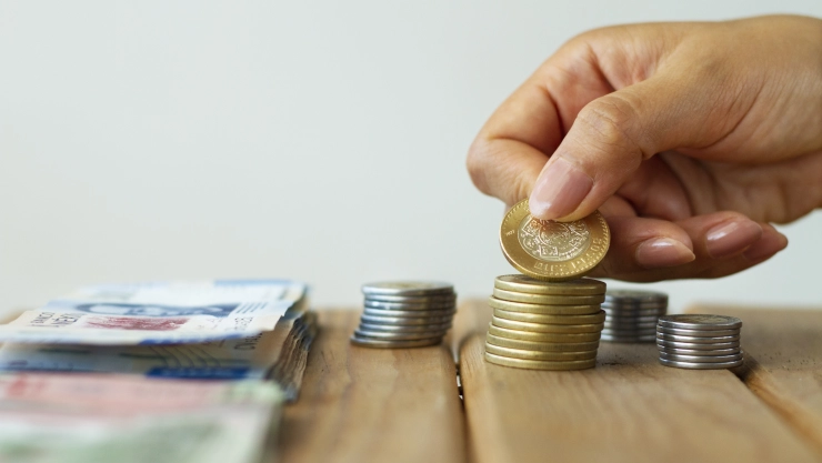 ISR: Billetes y monedas de pesos mexicanos.