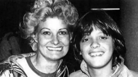 luis miguel dia de las madres menciona marcela basteri