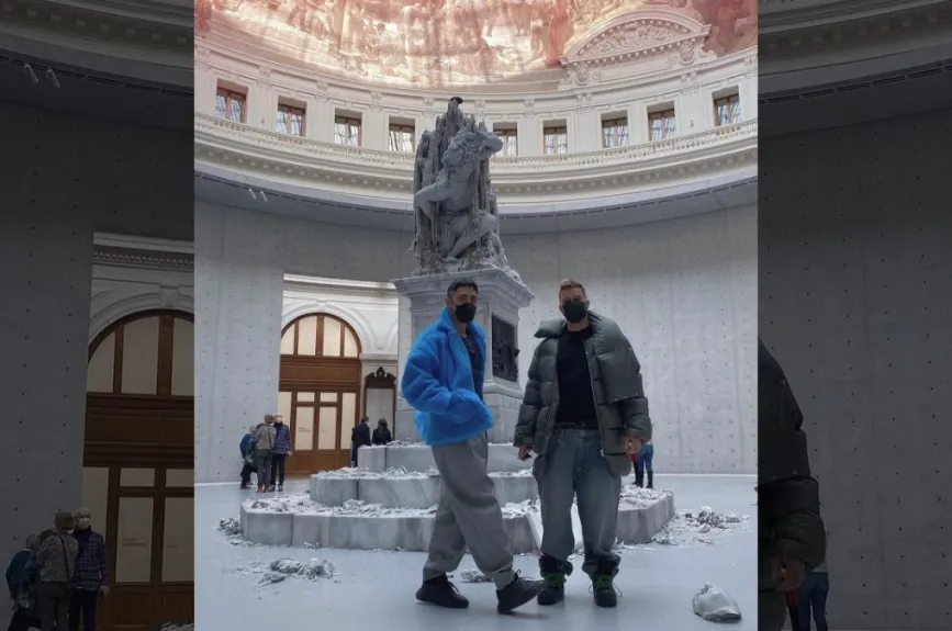 Ricky Martin y su pareja museo.jpg