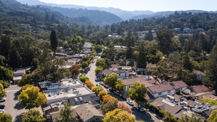 una vista panorámica de Saratoga en California.