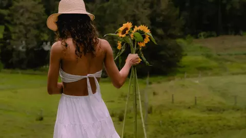 Durante la temporada de calor, elige atuendos frescos que dejen a tu piel respirar