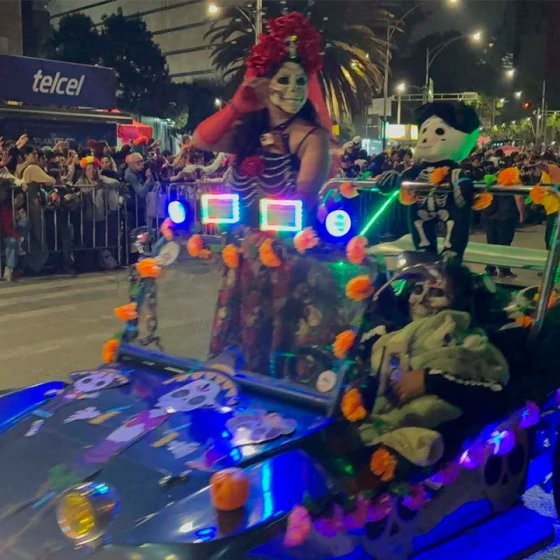 mega_procesion_catrinas_cdmx_2026_carro.jpg
