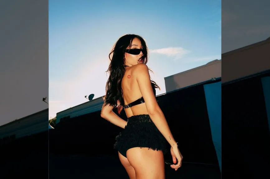 Danna con lentes.jpg