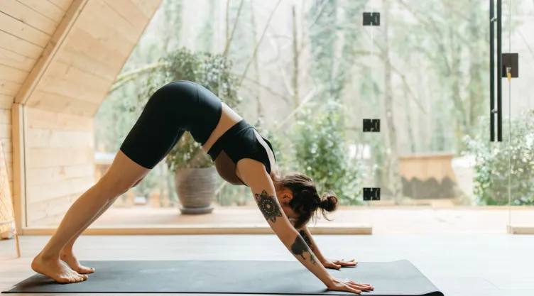 Así puedes practicar pilates y fortalecer el core desde tu casa