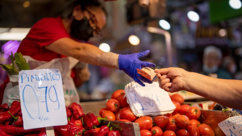 Verduras en mercado Maravillas de Madrid, España.