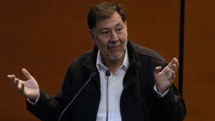 Noroña se declara libre de la austeridad