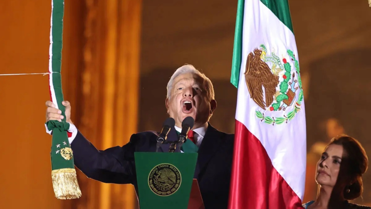 ¿A qué hora y dónde ver en vivo el grito de independencia de AMLO?