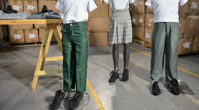 ¡Últimos días! Obtén $1,215 pesos de apoyo para uniformes escolares en México