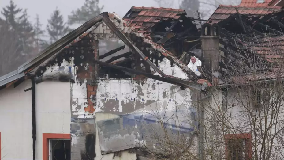 Escena de una casa de ancianos tras un incendio en Serbia.