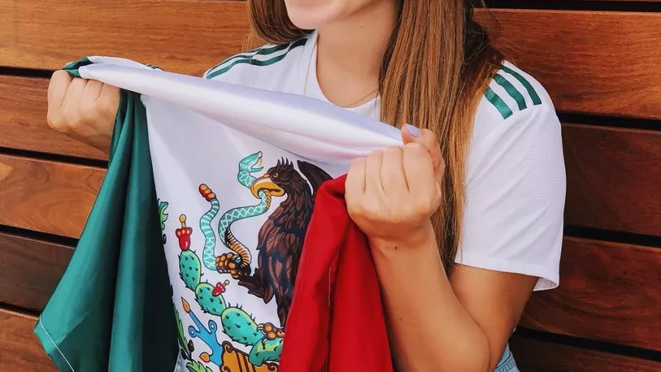 danna paola bandera mexicana hmno