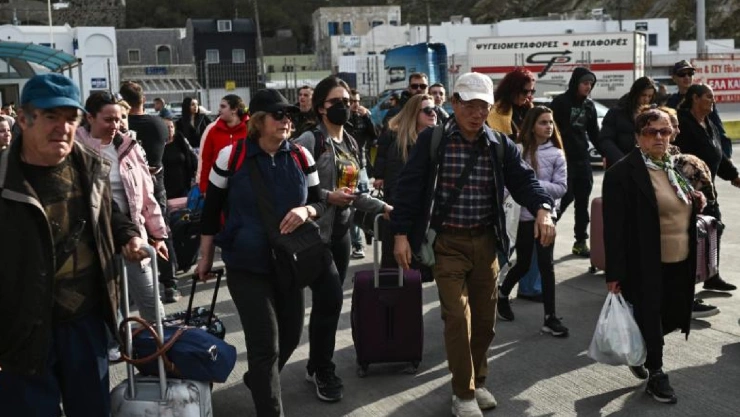 ¡Fuga en Grecia! Terremotos en la isla de Santorini provoca evacuación de miles.jpg