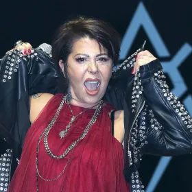 alejandra guzman collar hecho con cenizas de silvia pinal