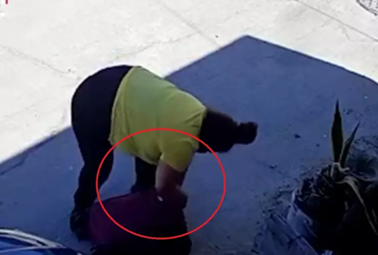 Mujer mete a un niño en una maleta en Tijuana; indigna a las redes