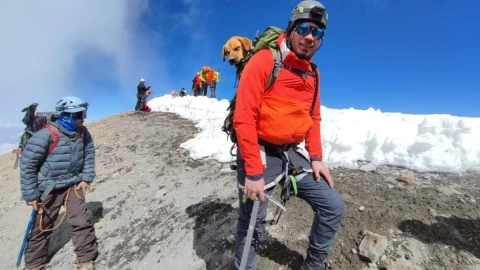 perro Pico de Orizaba montañistas