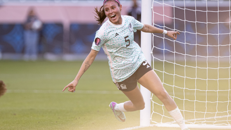 Karen Luna festeja gol con México en Copa Oro W