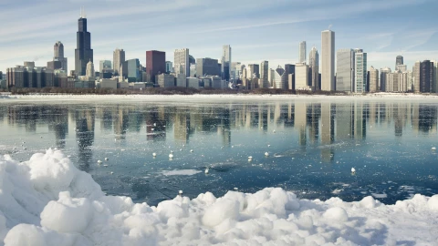Vista de la ciudad de Chicago cubierta de nieve