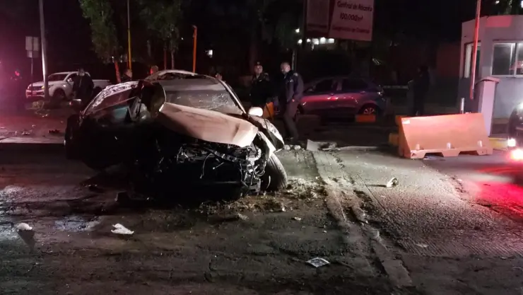 automóvil_destrozado_central_abasto.jpg