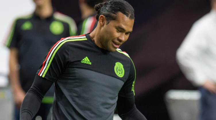 Gullit Peña jugando con la Selección Mexicana en 2014