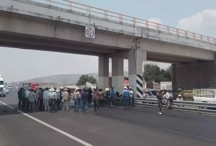 Cierran manifestantes la a carretera Amozoc-Nautla hoy 14 de mayo de 2024