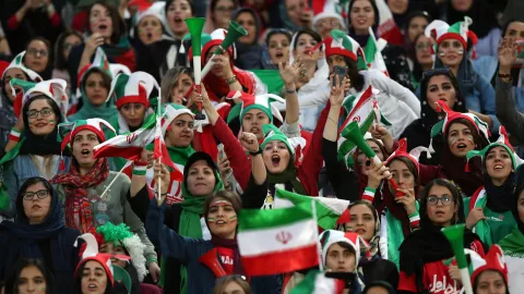 Mujeres iran&iacute;es en un partido FIFA