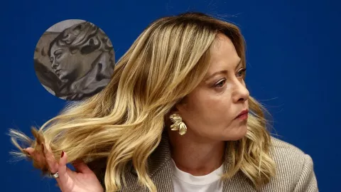 Fotos de Giorgia Meloni y de ángel restaurado en fresco de Basílica de San Lorenzo in Lucina.