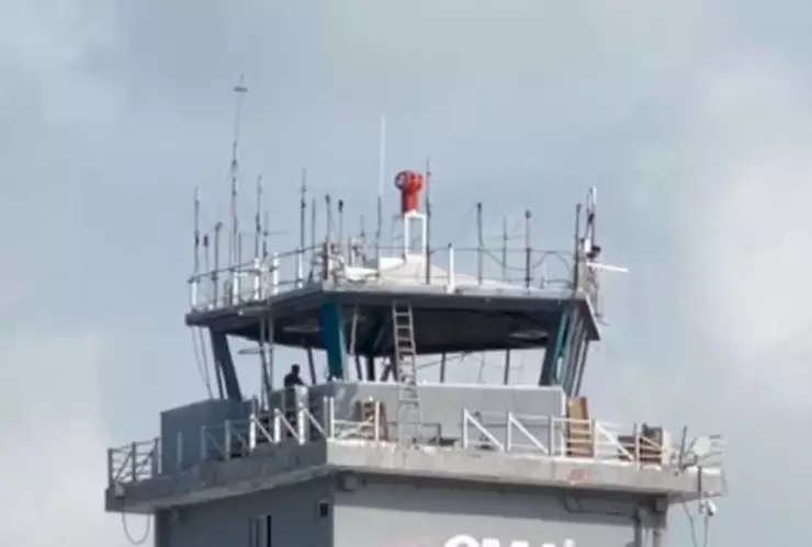 Aeropuerto de Acapulco opera a marchas forzadas tras huracán Otis