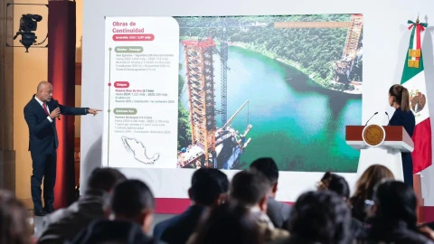 Jesús Antonio Esteva Medina, titular de la Secretaría de Infraestructura, Comunicaciones y Transportes, en conferencia mañanera hoy 8 de octubre de 2025