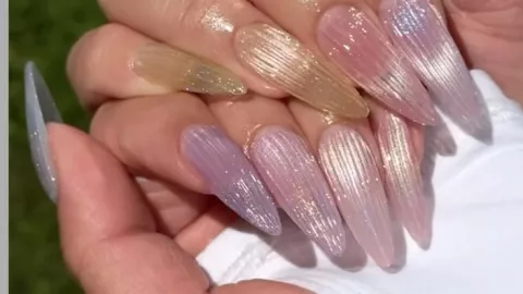 Uñas coreanas de cristal iridescente