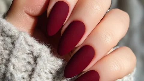 7 diseños de uñas rojas que se ven hermosas en abril de 2026: te encantarán