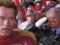 Escena de la película ‘El Regalo Prometido’ (Jingle All The Way) por Azteca 7.