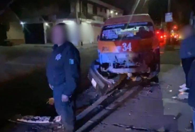 Choque entre ruta 34 y camioneta dejó daños en calles de Tehuacán; responsable huyó