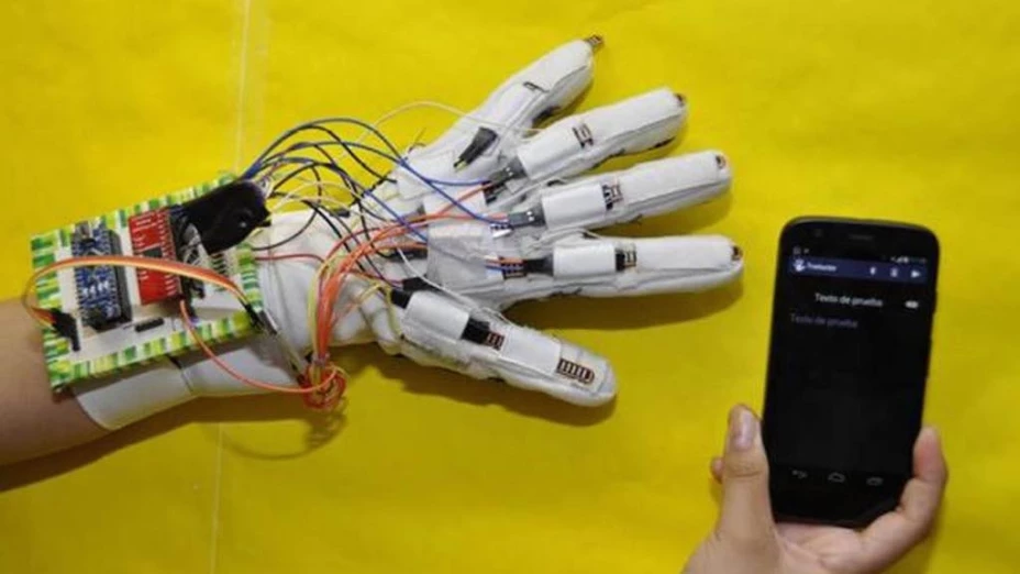 IPN desarrolla guante traductor de lenguaje sordomudo