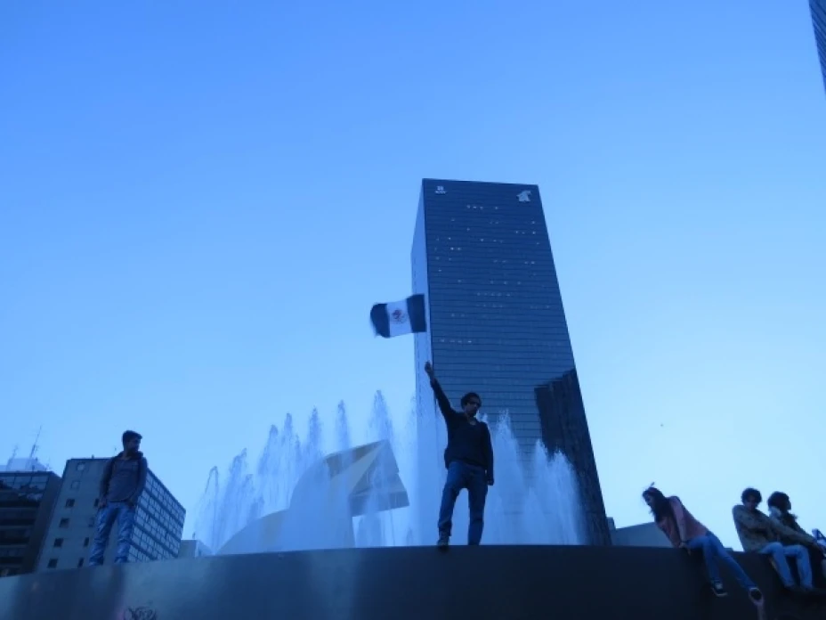 La manifestación partió del Zócalo capitalino al Ángel de la Independencia, la intención era que la movilización fuera en paz, pero terminó con enfrentamientos entre anarquistas y granaderos,