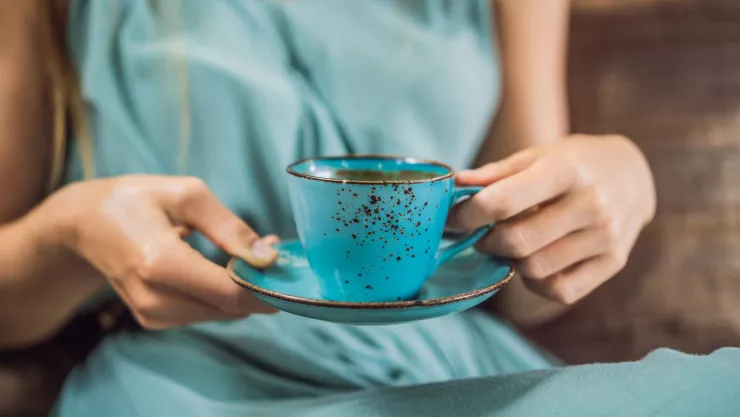 La milagrosa bebida que calma el dolor de cabeza y cuello al instante