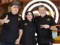 El Chef Adrián Herrera, la Chef Zahie y el Chef Poncho Cadena son los jueces de MasterChef Celebrity 2025 y serán los encargados de poner a prueba a los participantes. Disfruta próximamente de este reality show, por Azteca UNO.