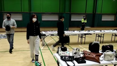 Objetos de las víctimas en estampida de Seúl