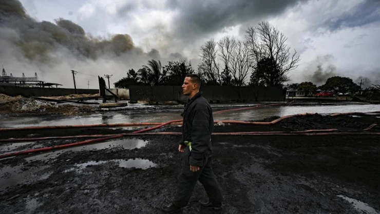 Sofocan mortal incendio en petrolera de Cuba.jp
