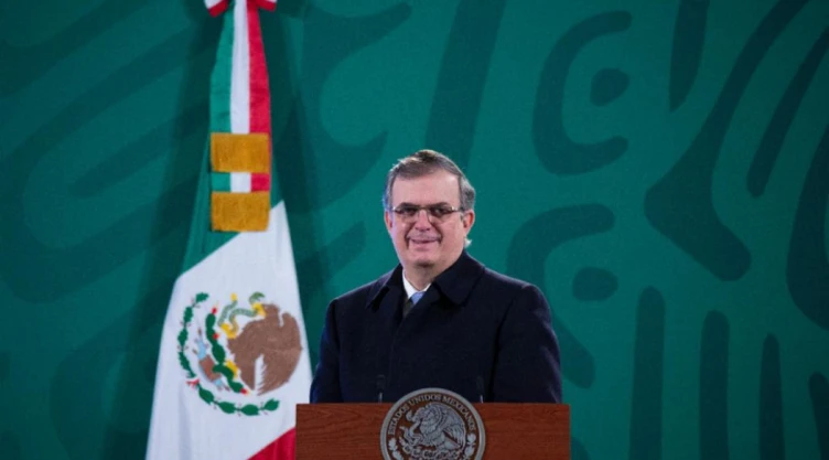 Por la mañana llegó el segundo embarque de sustancia activa de AstraZeneca, informó el canciller Marcelo Ebrard.