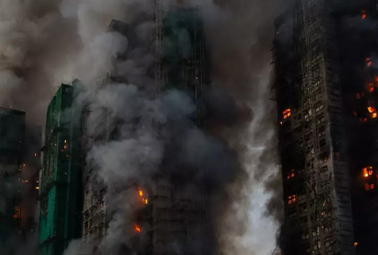 VIDEO | ¡IMÁGENES FUERTES! Así ocurrió el incendio que dejó al menos 13 muertos y varios heridos dentro de un edificio