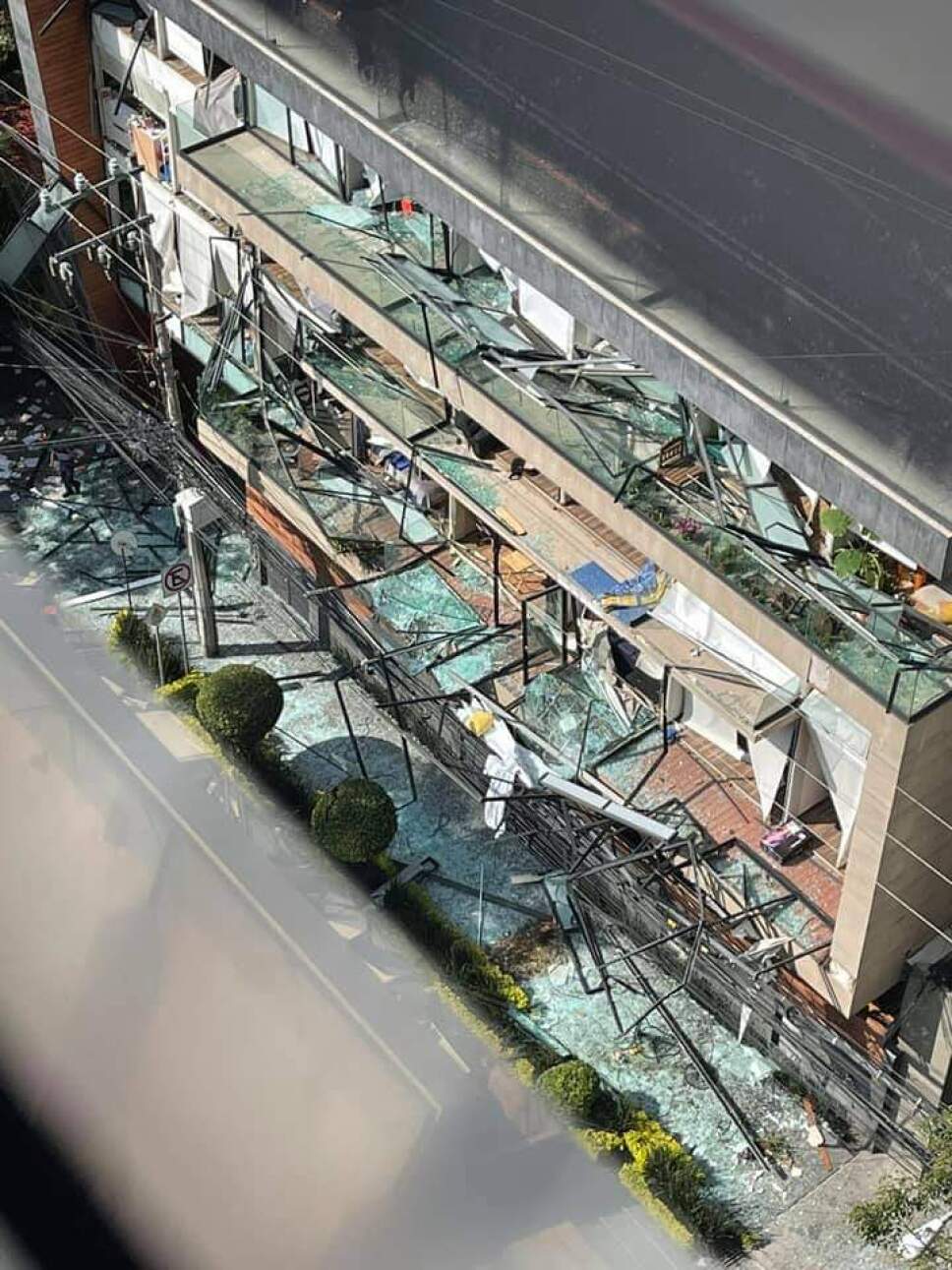 Santiago Taboada informó que la explosión que se suscitó en el edificio de la avenida Coyoacán se derivó por acumulación de gas debió a un equipo “mal instalado”.