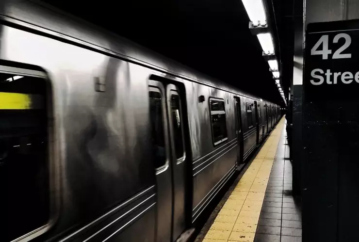 Adolescente pierde brazo en el metro de nueva york