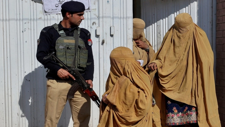 Imagen simbólica sobre la violencia de género y la vulnerabilidad de las mujeres en Pakistán, en relación al caso de las hermanas que asesinaron a su padre.