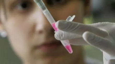 Jaliscienses van por segundas dosis de AstraZeneca