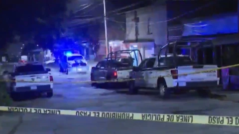 Balacera en Tlalpan: ¡De varios tiros! Asesinan en un ataque armado a un motociclista. En la imagen se observa un fuerte operativo de la policía de la CDMX y la Fiscalía.