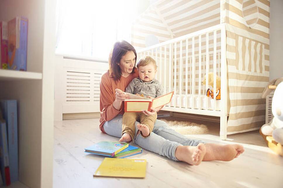 madre e hijo leyendo .jpg