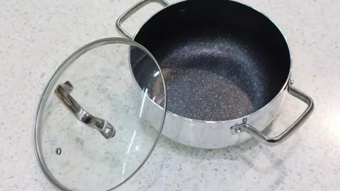 Esta es la función de los pequeños agujeros en las tapas de vidrio de las cacerolas