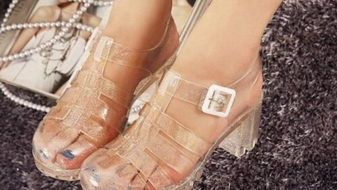 ZAPATOS PLASTICO.jpg