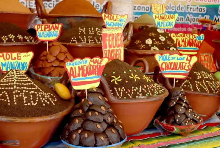 La agenda completa de los artistas que se presentarán en la Feria Nacional del Mole 2024