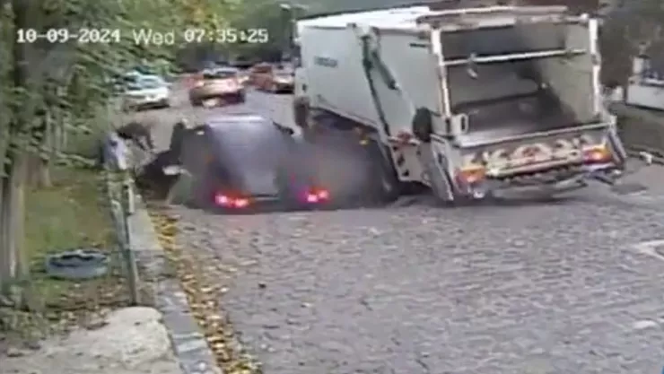 VIDEO Captan momento exacto en el que madre e hijo caen a un socavón en Rumania