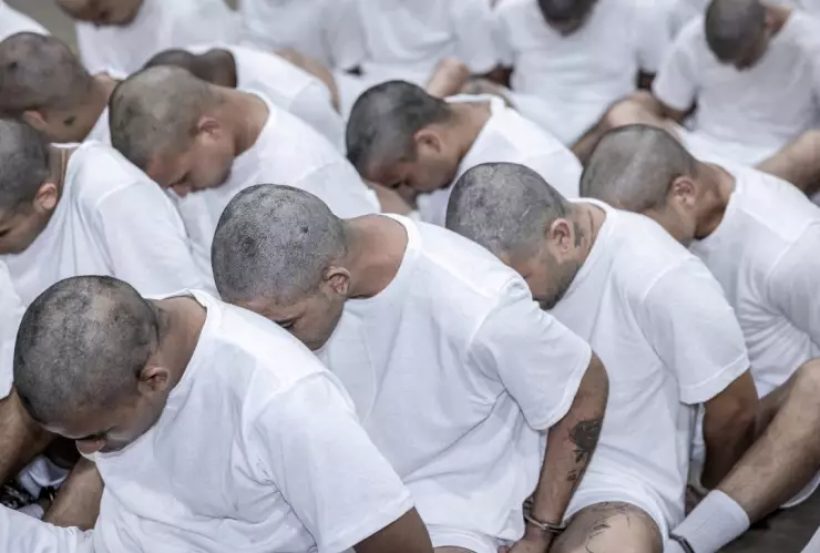 EUA deporta venezolanos a El Salvador